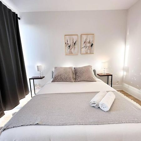 Elegant Suites - City Views, Lake View, Free Parking Toronto Exterior photo