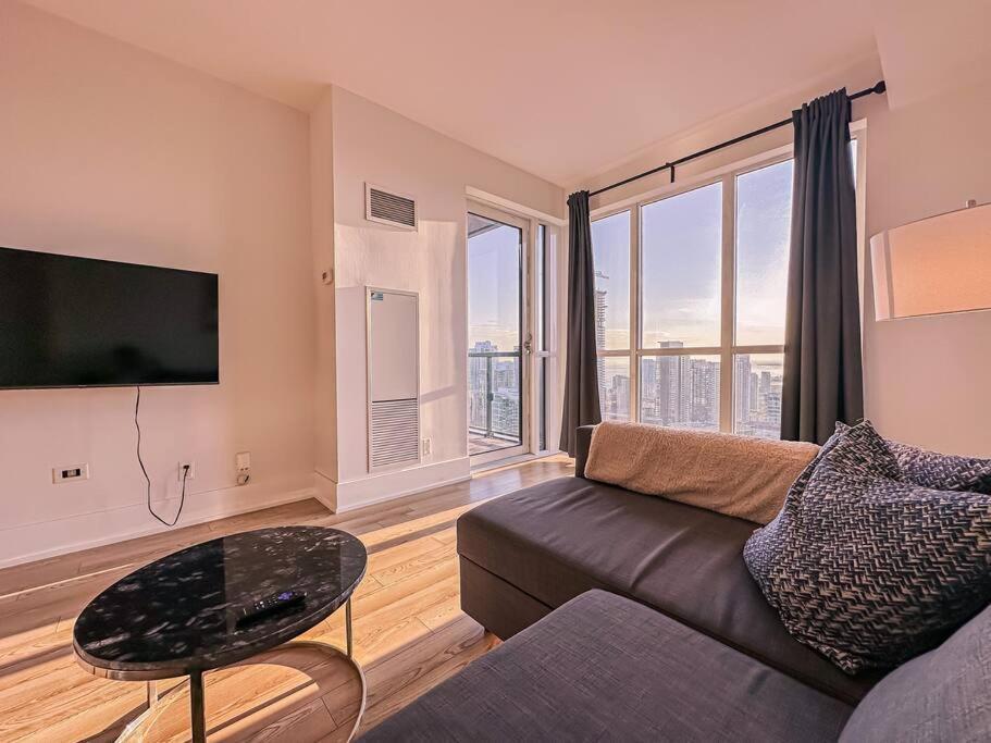Elegant Suites - City Views, Lake View, Free Parking Toronto Exterior photo